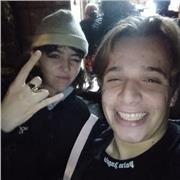 Madrelingua italiano che studia lettere moderne disposto a dare lezioni di letteratura e materie umanistiche